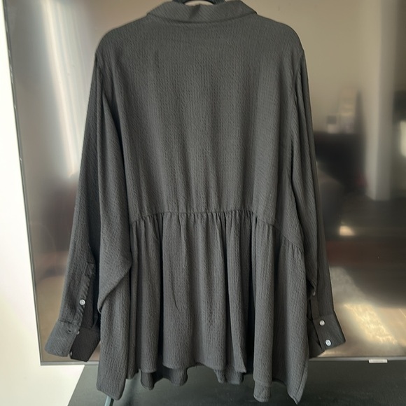 Torrid Peplum Crinkle Flannel Gauze Button Up Top Size 5 - Picture 7 of 11